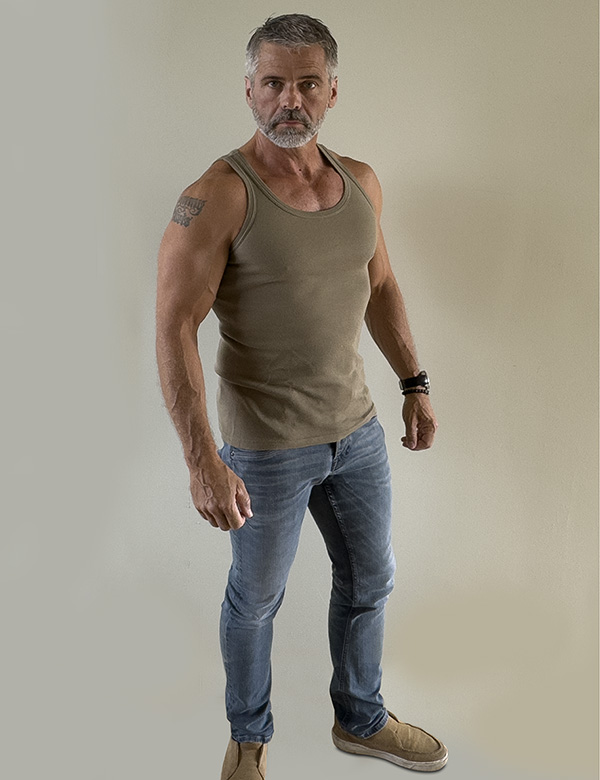 Mannelijk model met kort grijs haar Bertil B.