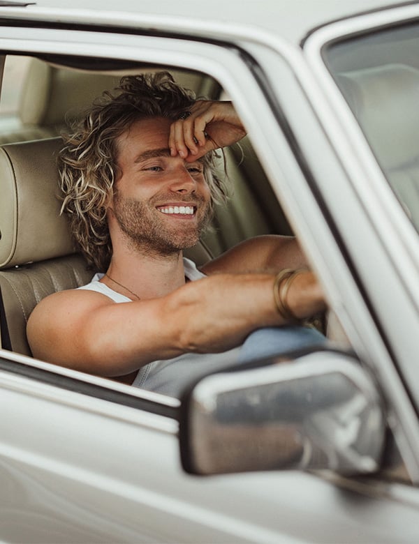 mannelijk model met blond haar Martijn