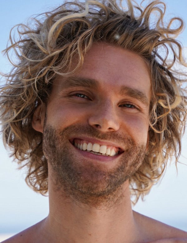 Mannelijk model met blond haar martijn