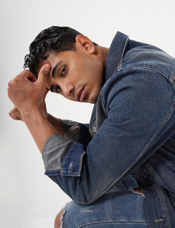 Mannelijk model met bruin haar Alejandro