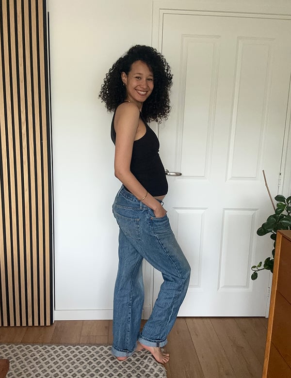 Vrouwelijk model met zwart haar Ashley W.
