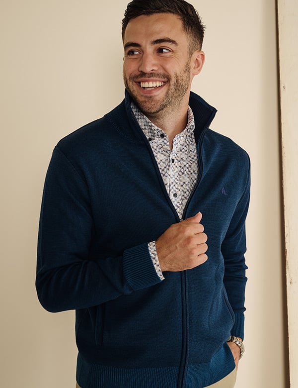 Mannelijk model met bruin haar Bram