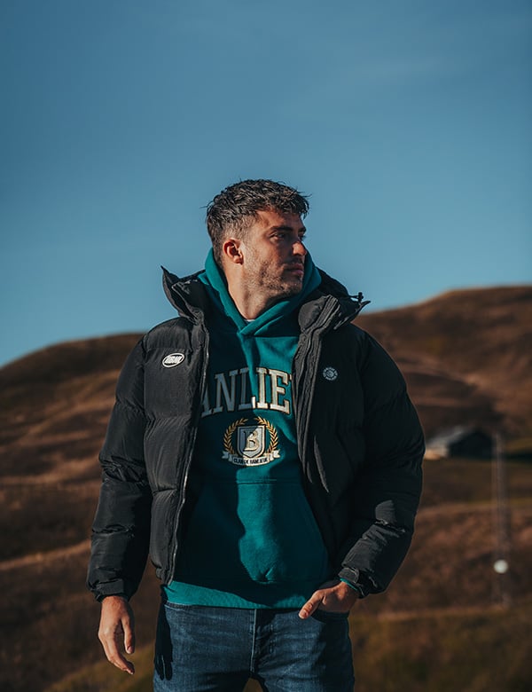 Mannelijk model met bruin haar Bram