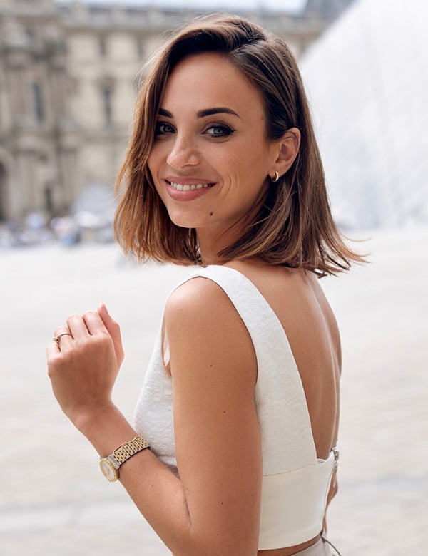 Vrouwelijk model met bruin haar Caressa