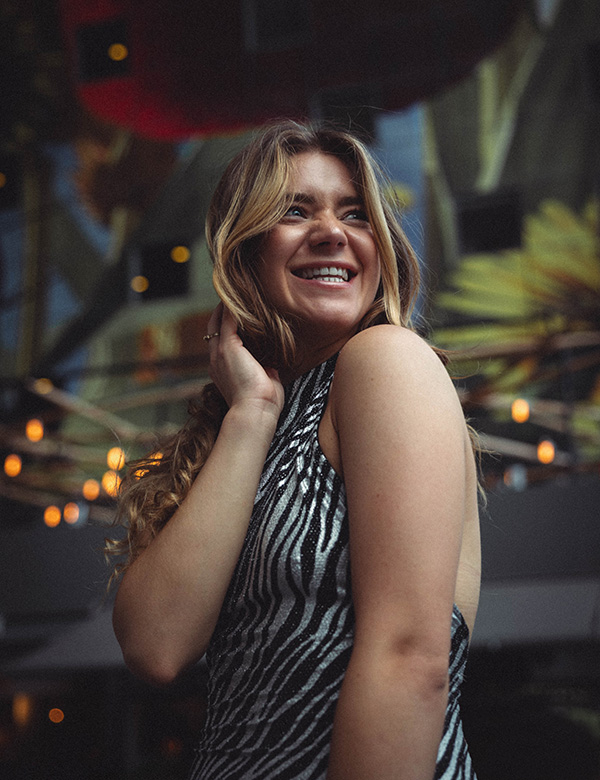 Vrouwelijk model met bruin haar Hester