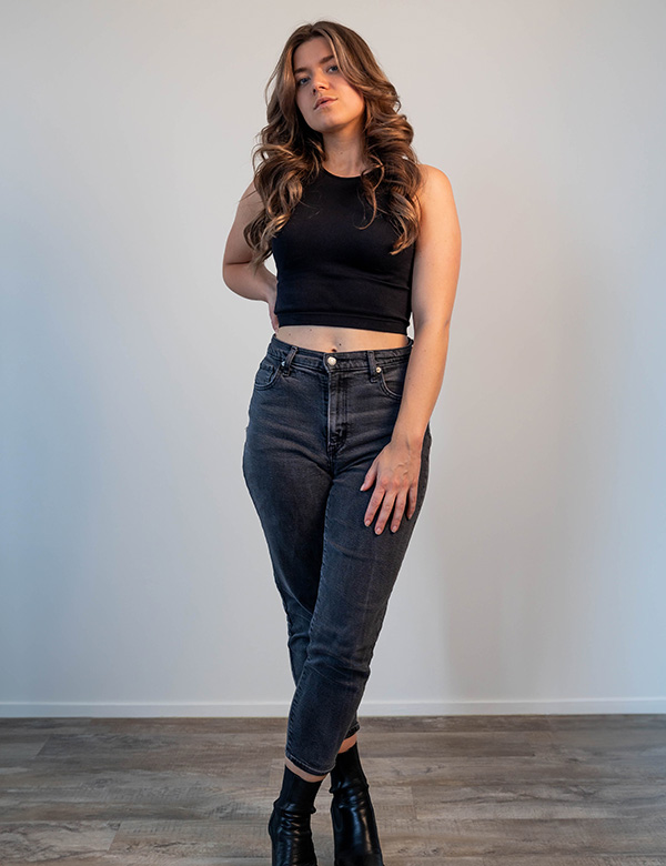 Vrouwelijk model met bruin haar Hester