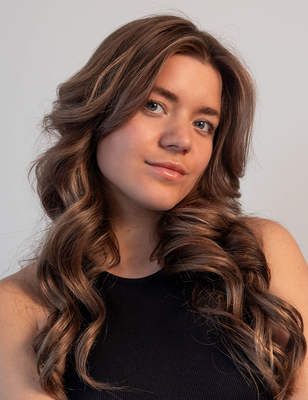 Vrouwelijk model met bruin haar Hester