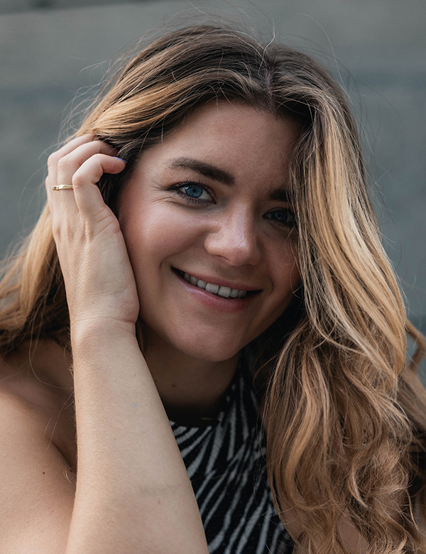 Vrouwelijk model met bruin haar Hester