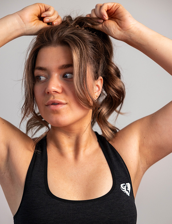 Vrouwelijk model met bruin haar Hester