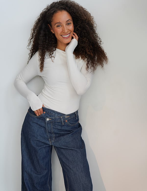 Vrouwlijk model met donker bruin haar Jasmijn B.