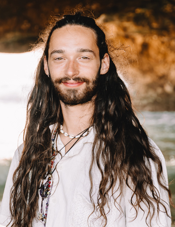Mannelijk model met donkerbruin haar Justin