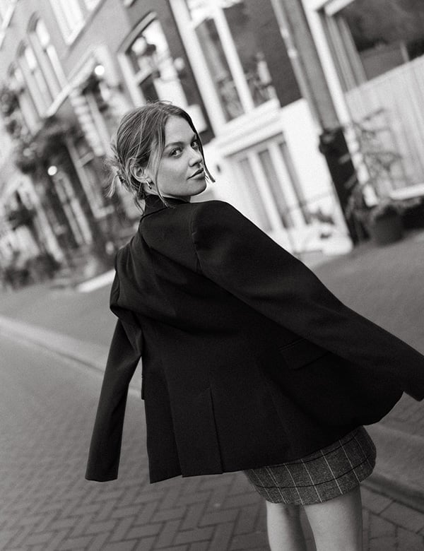 Vrouwelijk model met blauwe ogen Louana.