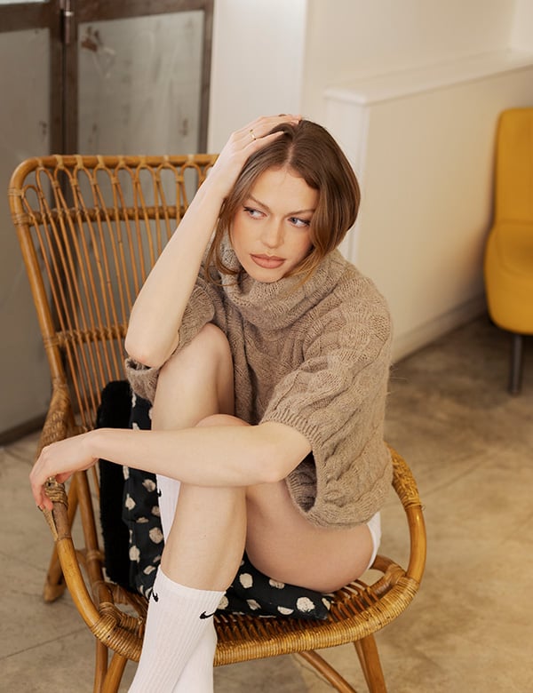 Vrouwelijk model met blauwe ogen Louana.