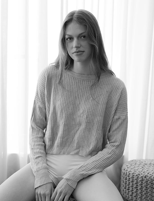 Vrouwelijk model met blauwe ogen Louana.