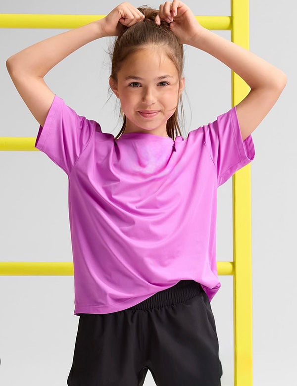Tienermodel met donkerbruin haar Nimra N.