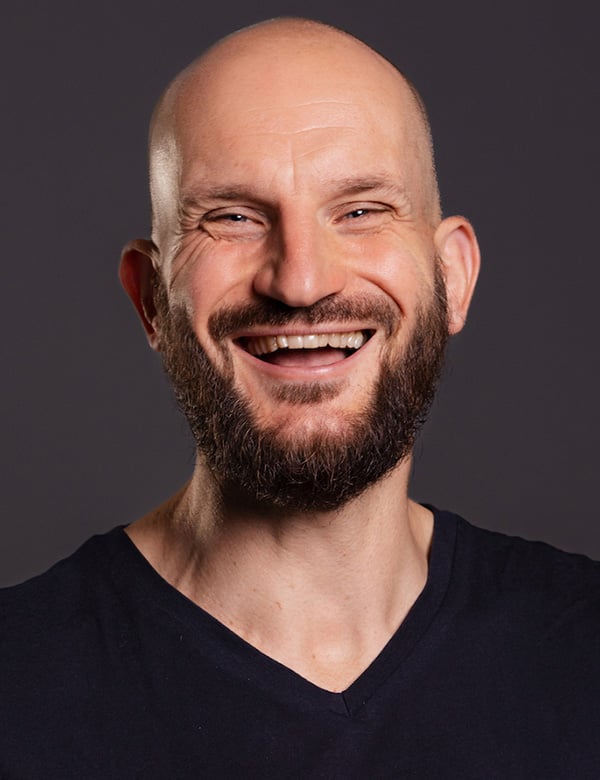 Mannelijk model met donkerblond haar ysbrant