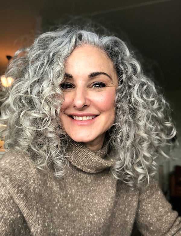 Vrouwelijk model met grijs haar Zamarra