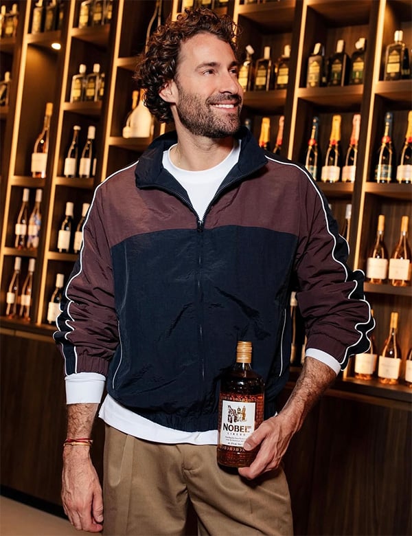 Mannelijk model met bruin haar Auke