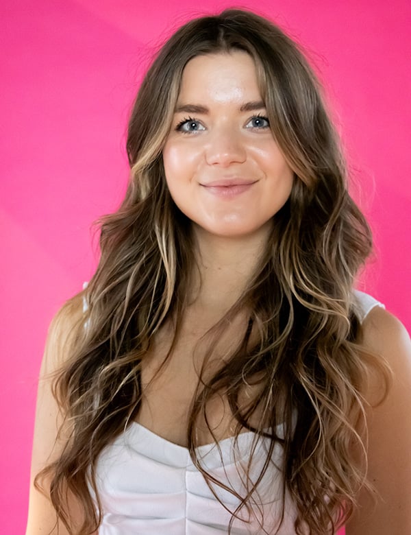 Vrouwelijk model met lang bruin haar Hester D.