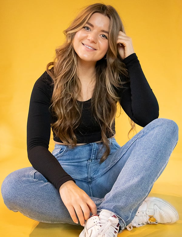 Vrouwelijk model met lang bruin haar Hester D.
