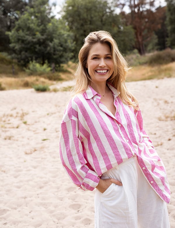 Vrouwelijk model met blond haar Marloes T.