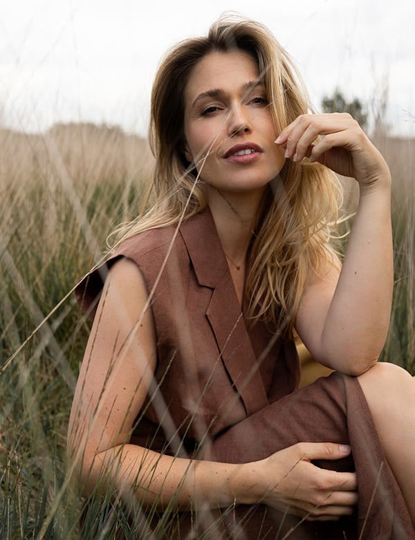 Vrouwelijk model met blond haar Marloes T.