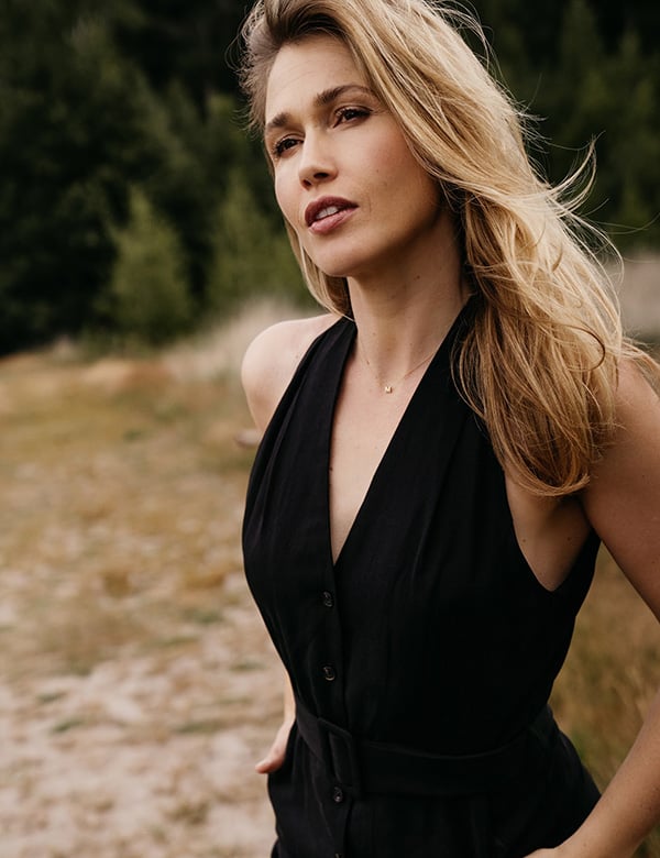 Vrouwelijk model met blond haar Marloes T.