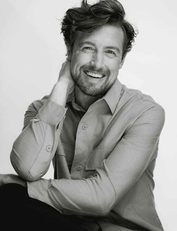 Mannelijk model met kort bruin haar Michiel.