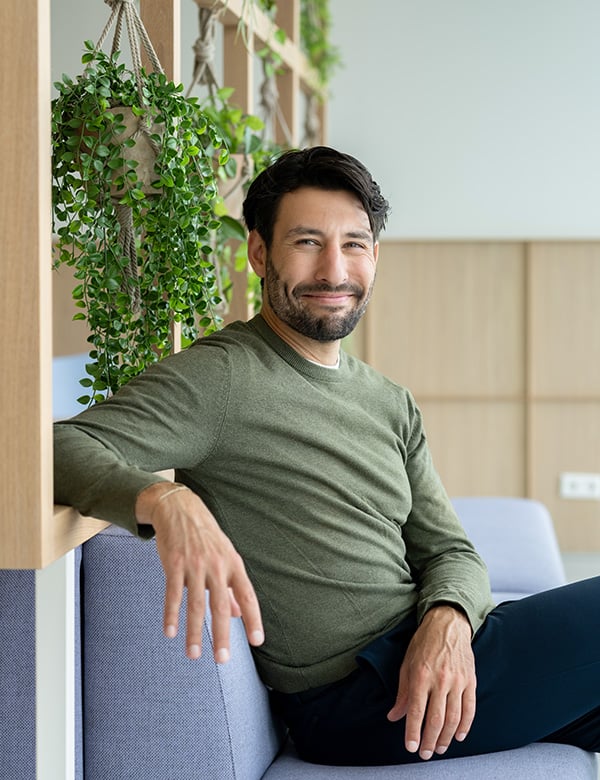 Mannelijk model met zwart haar Onur