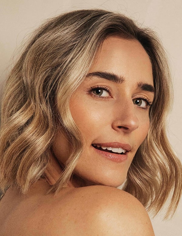 Vrouwelijk model met blond haar Suus.
