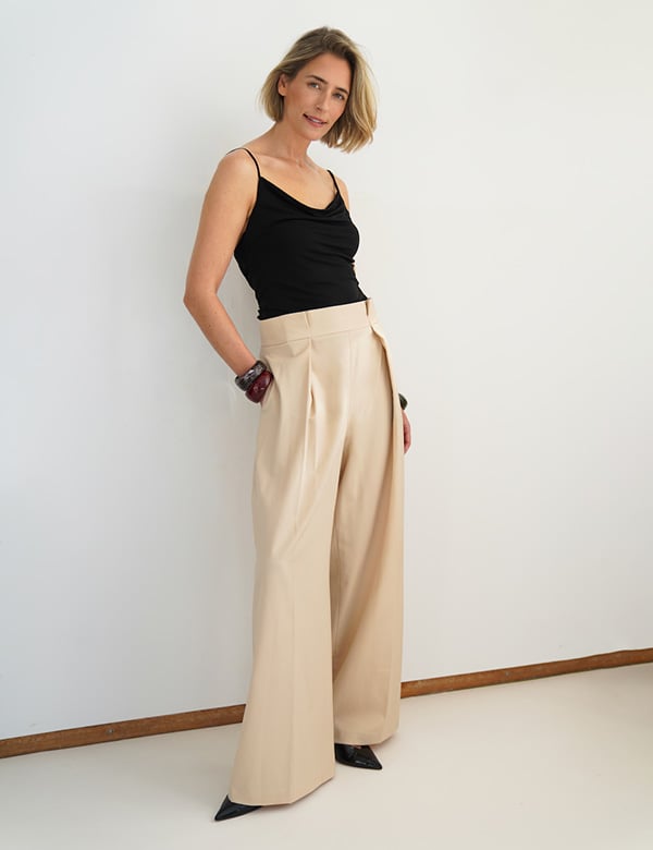 Vrouwelijk model met blond haar Suus.