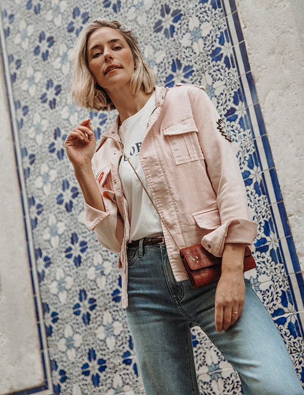 Vrouwelijk model met blond haar Suus.
