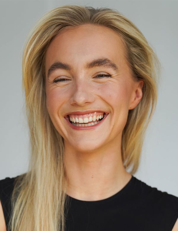 Vrouwelijk model met blond haar bernice