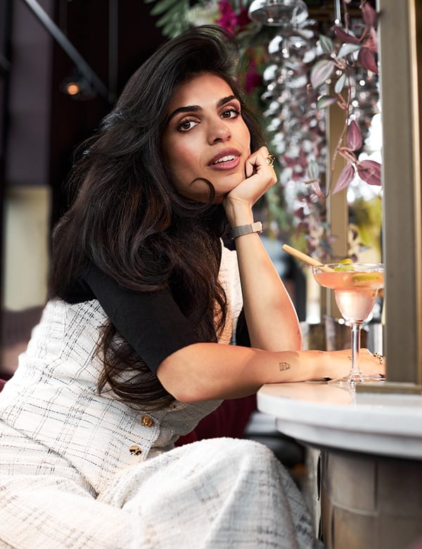 Vrouwelijk model met donker bruin haar Ipek