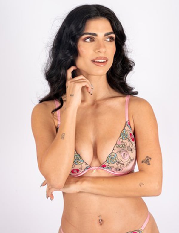 Vrouwelijk model met donker bruin haar Ipek