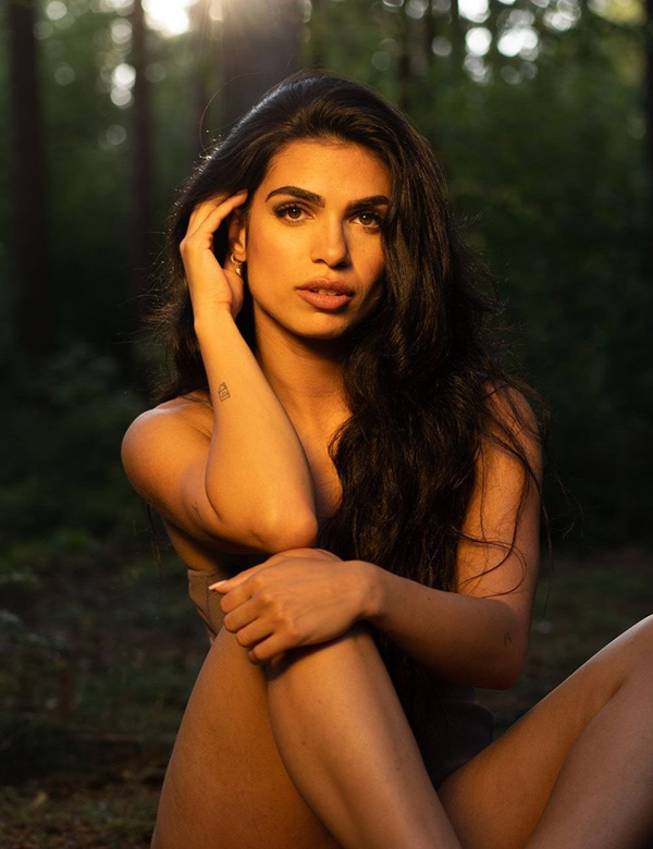 Vrouwelijk model met donker bruin haar Ipek