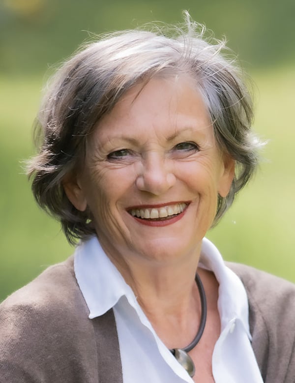 Vrouwelijk model met grijs haar mieke