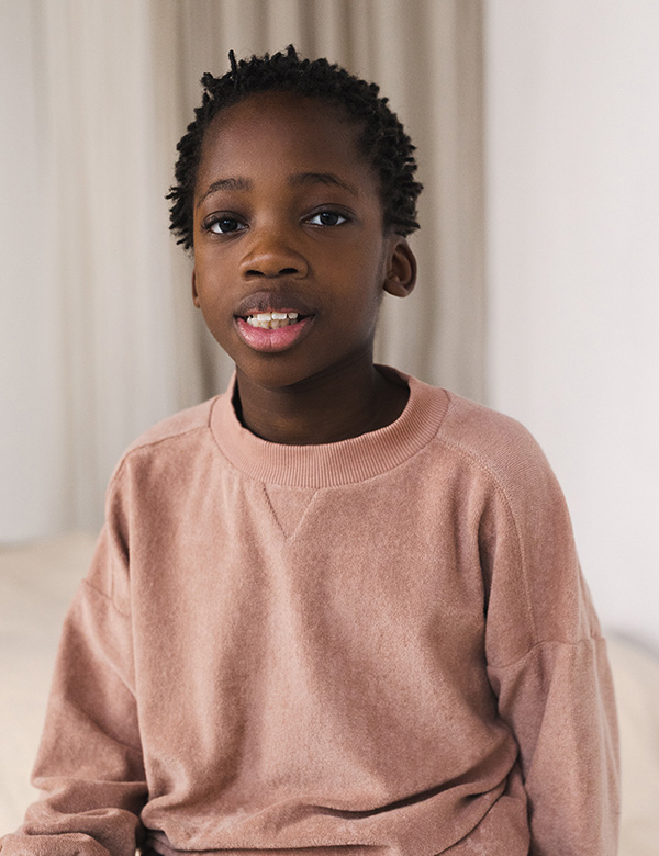 Kindermodel met bruin haar Nea