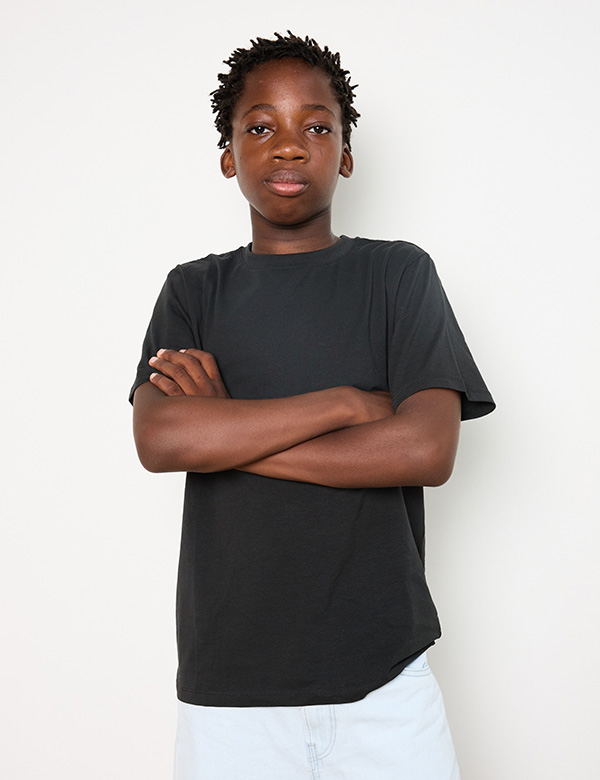 Kindermodel met zwart kroeshaar Nea M.