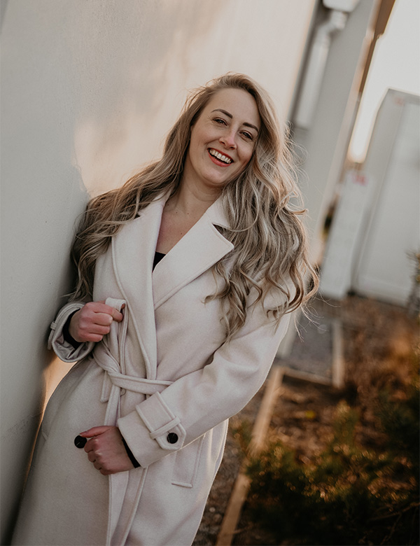 vrouwelijk model met blond haar Stephanie