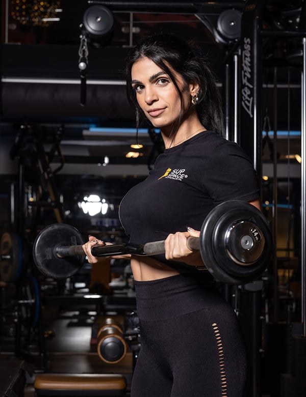 Vrouwelijk model met donker bruin haar Ipek