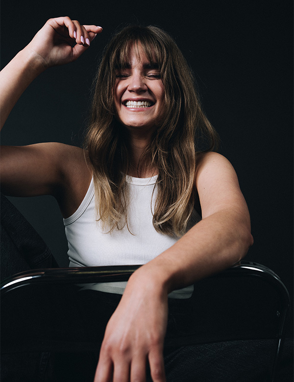 Vrouwelijk model met bruin haar Hannah