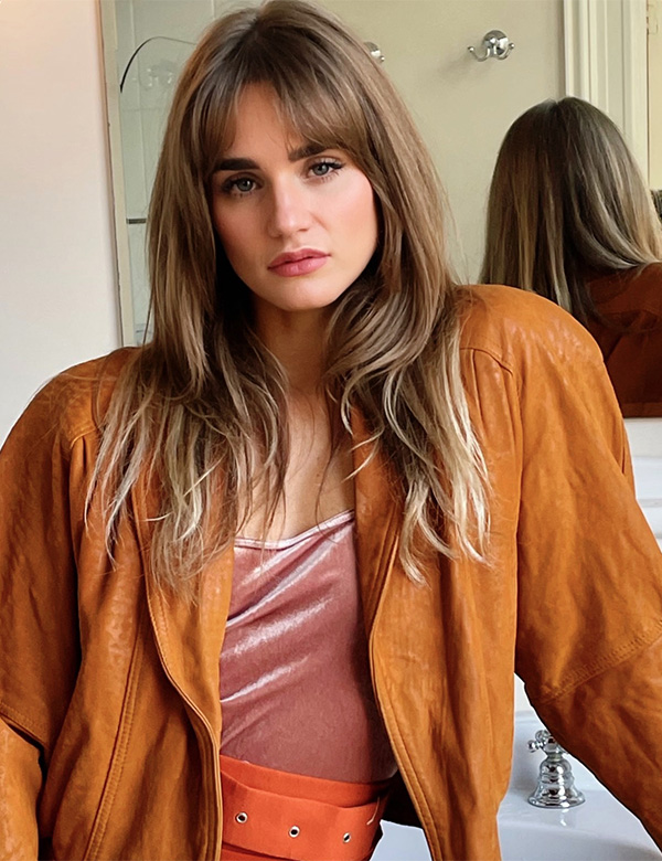 Vrouwelijk model met bruin haar Hannah