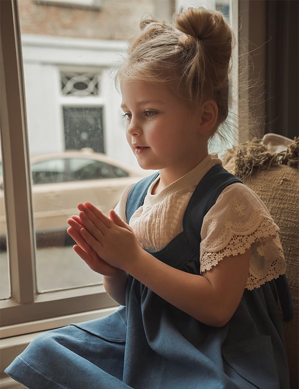 Kindermodel met blond haar Kate