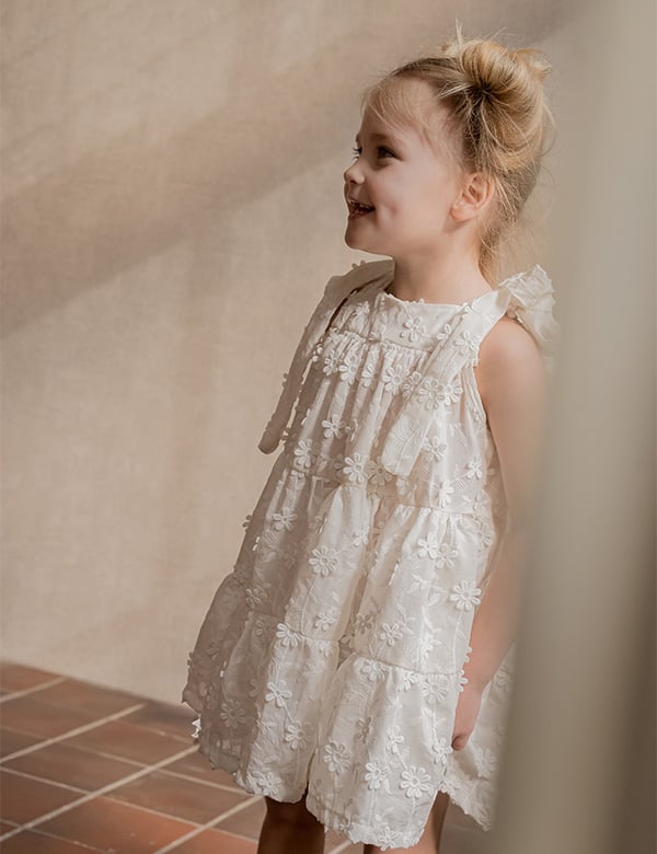 Kindermodel met blond haar Kate