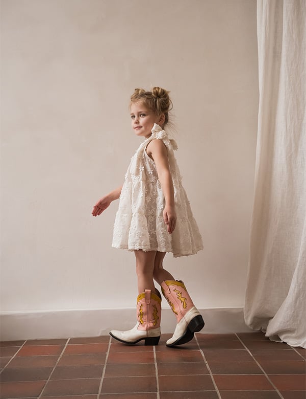 Kindermodel met blond haar Kate
