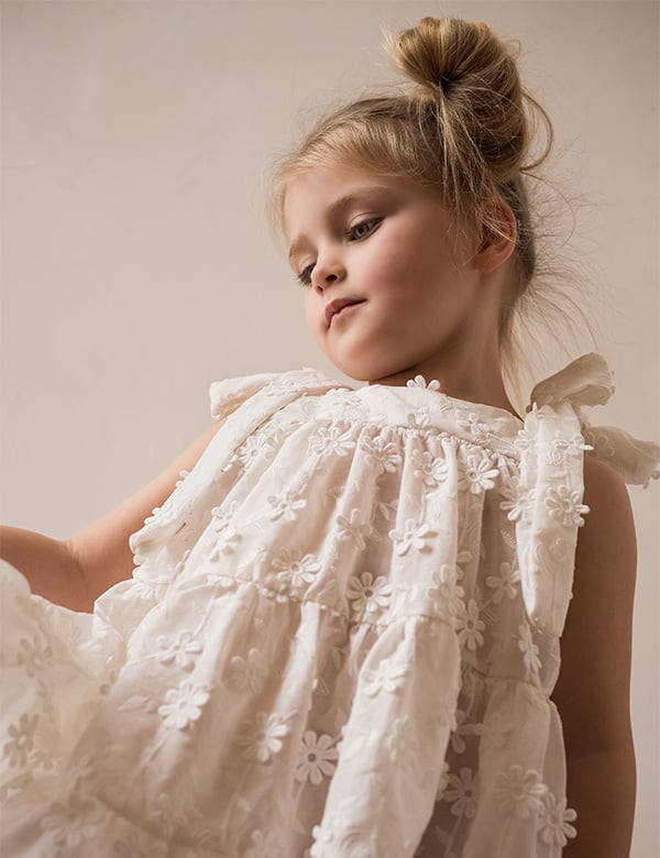 Kindermodel met blond haar Kate