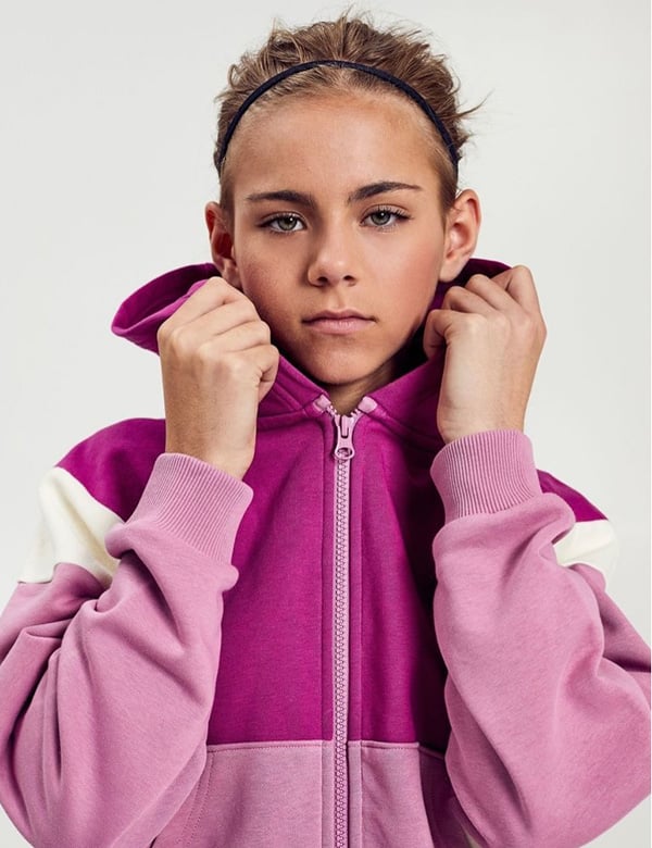 Kindermodel met lang blond haar Sophie K.