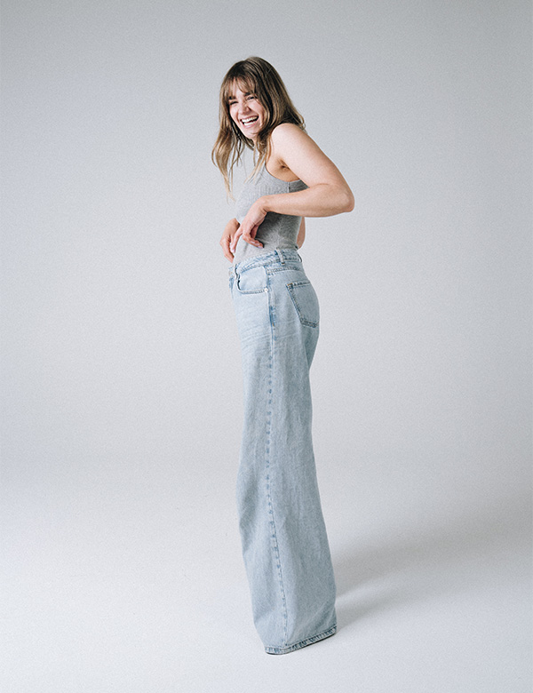 Vrouwelijk model met bruin haar Hannah