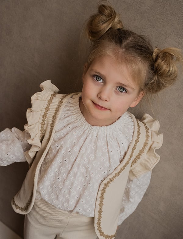 Kindermodel met blond haar Kate